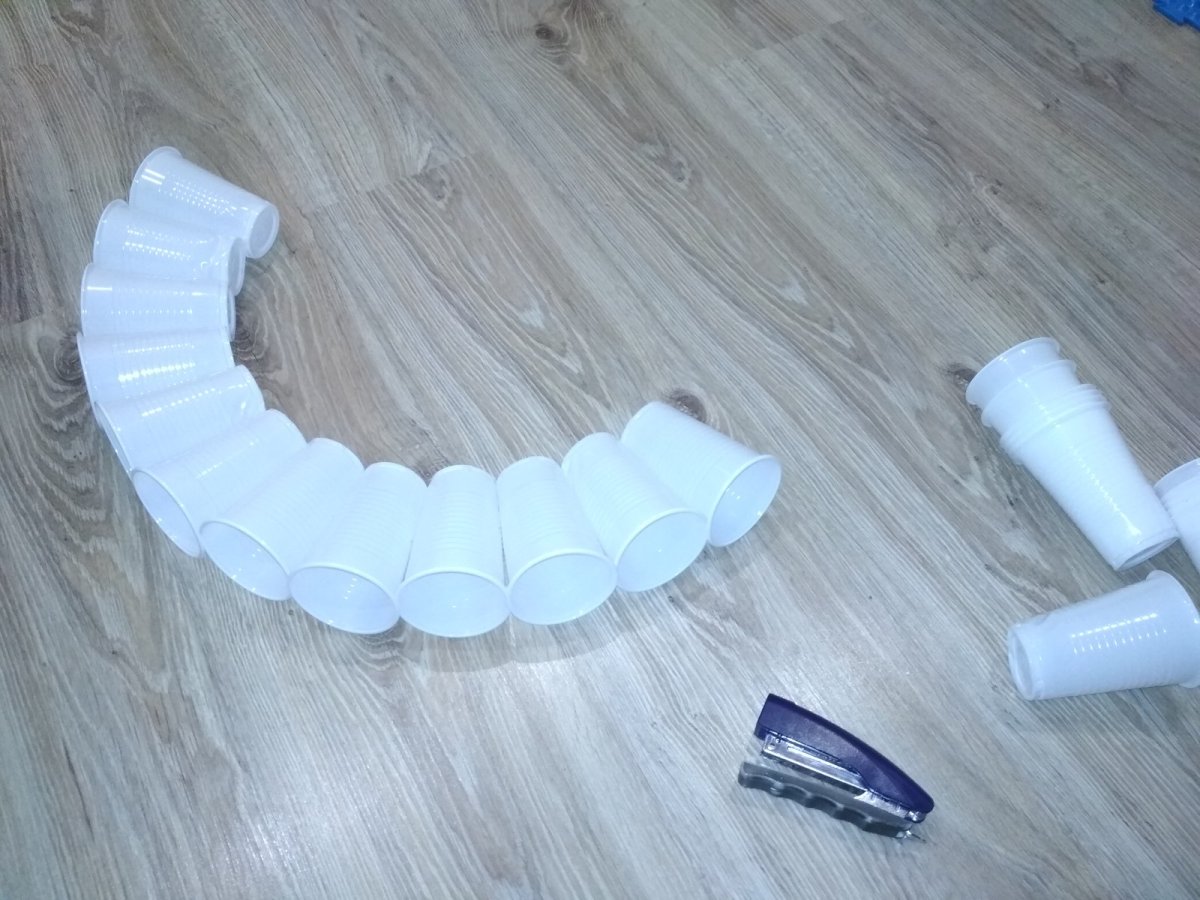 Полусфера из стаканчиков