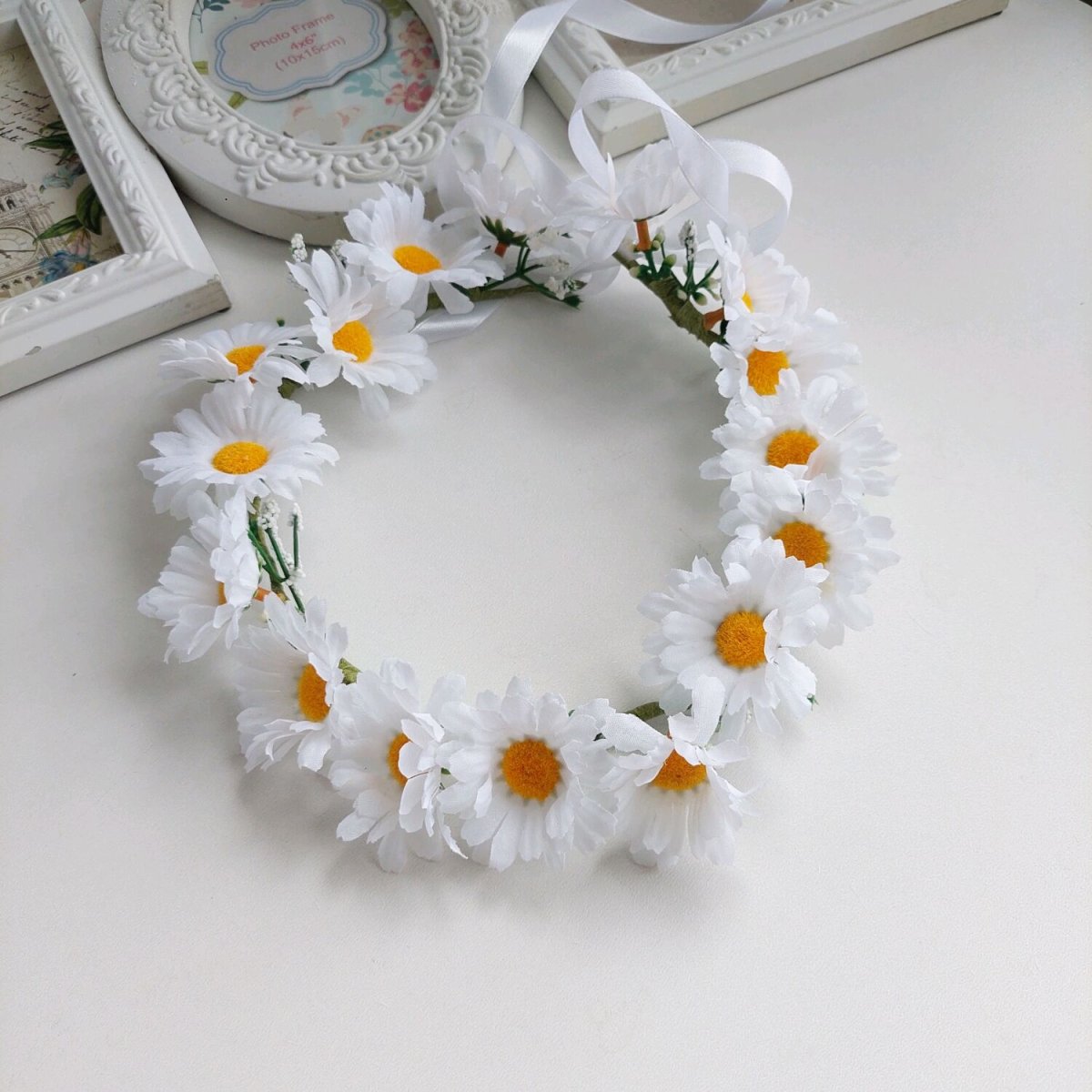 Венок из ромашек вечером