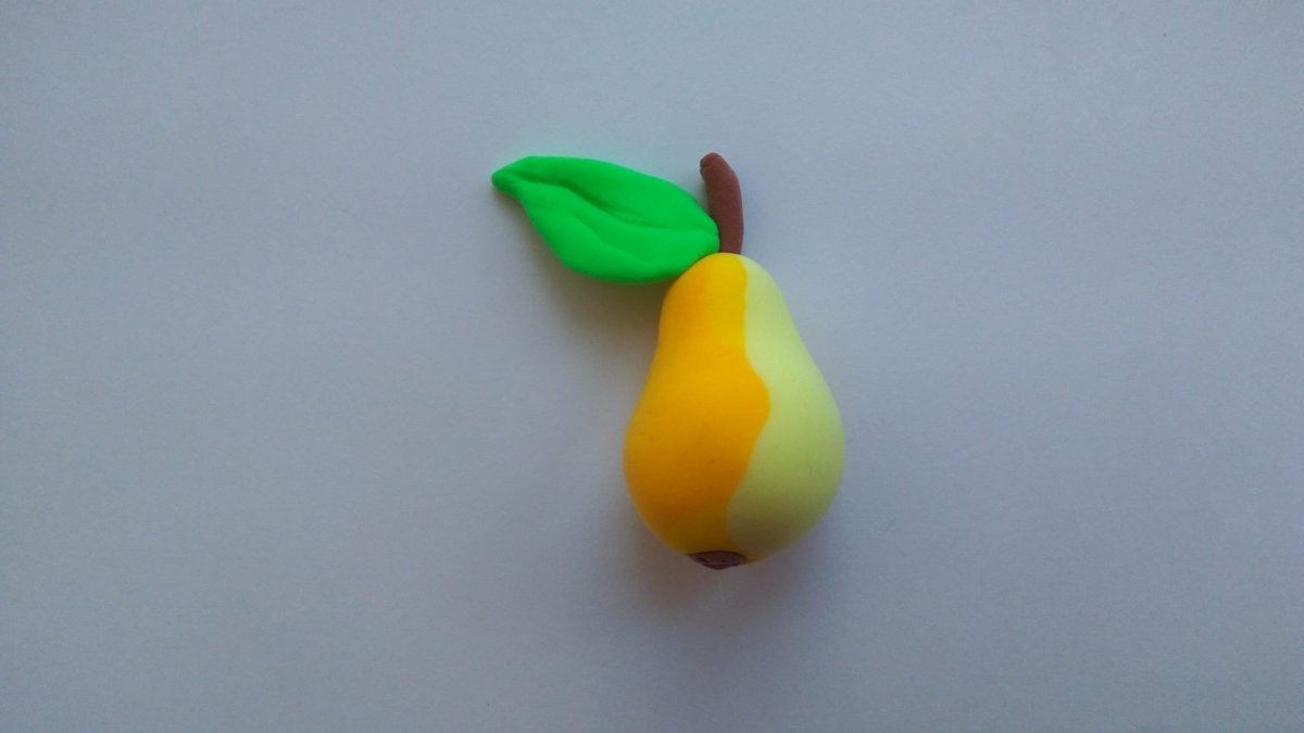 Груша из пластилина