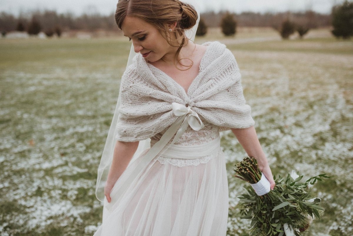 Накидка на свадебное платье весной