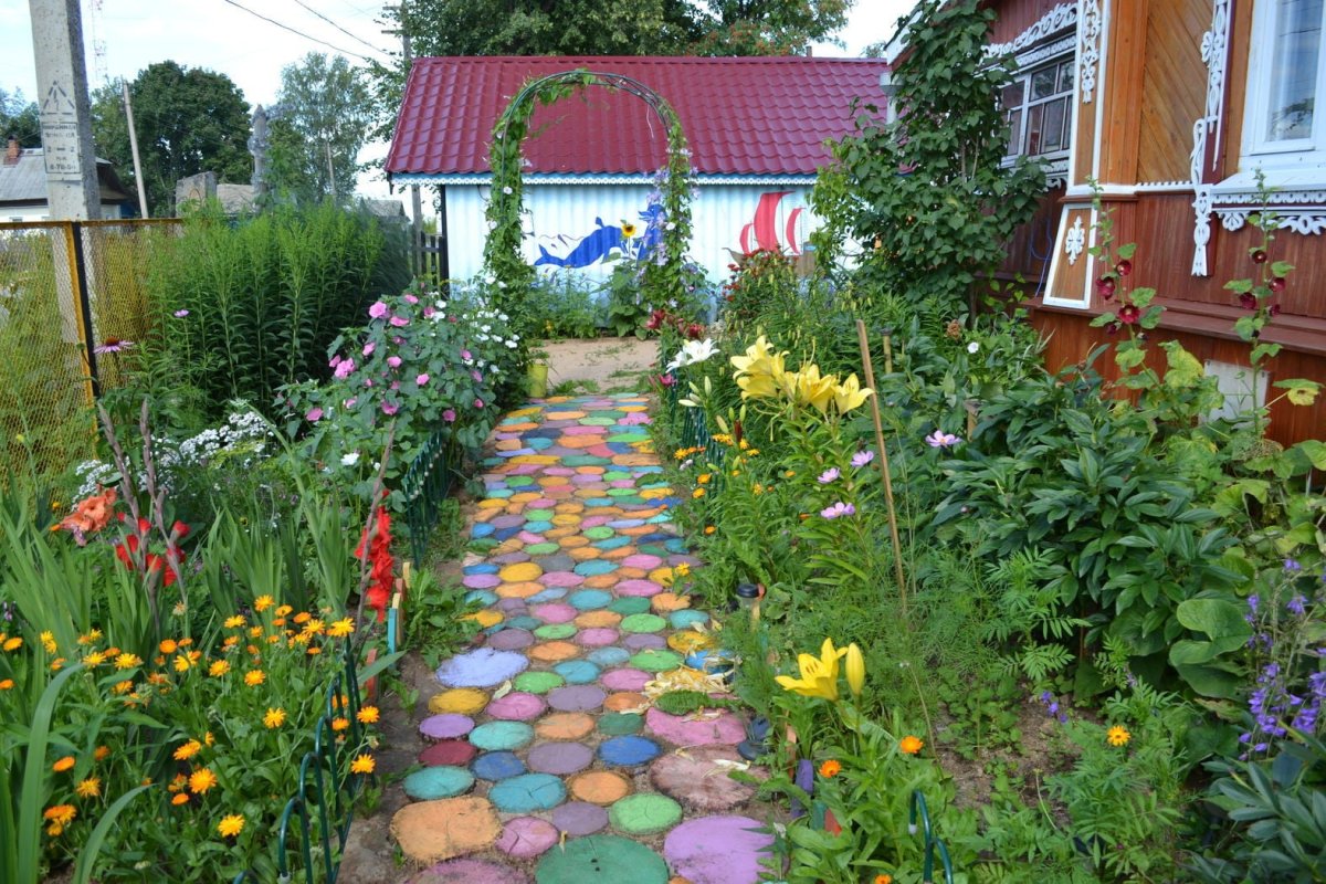 Цветник в палисаднике