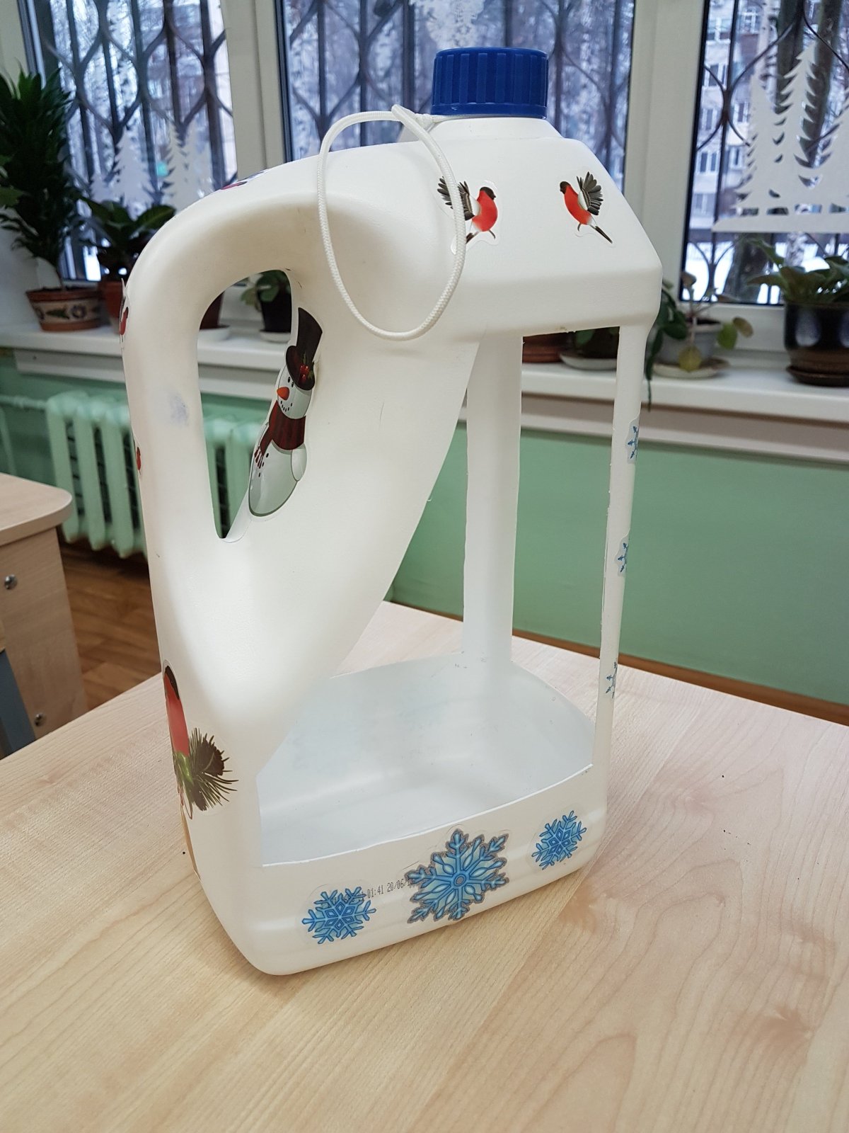 Кормушки для птиц из пластиковых канистр