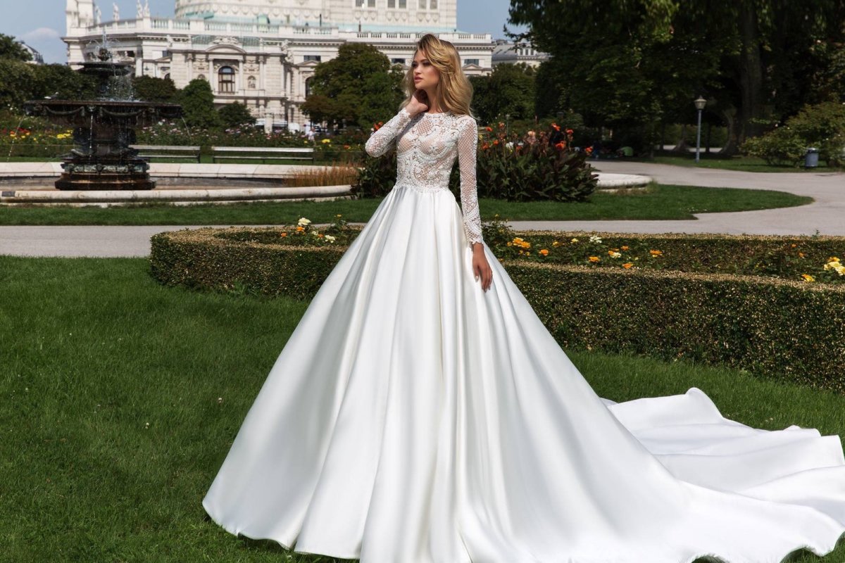 Атласное свадебное платье Rosa Clara