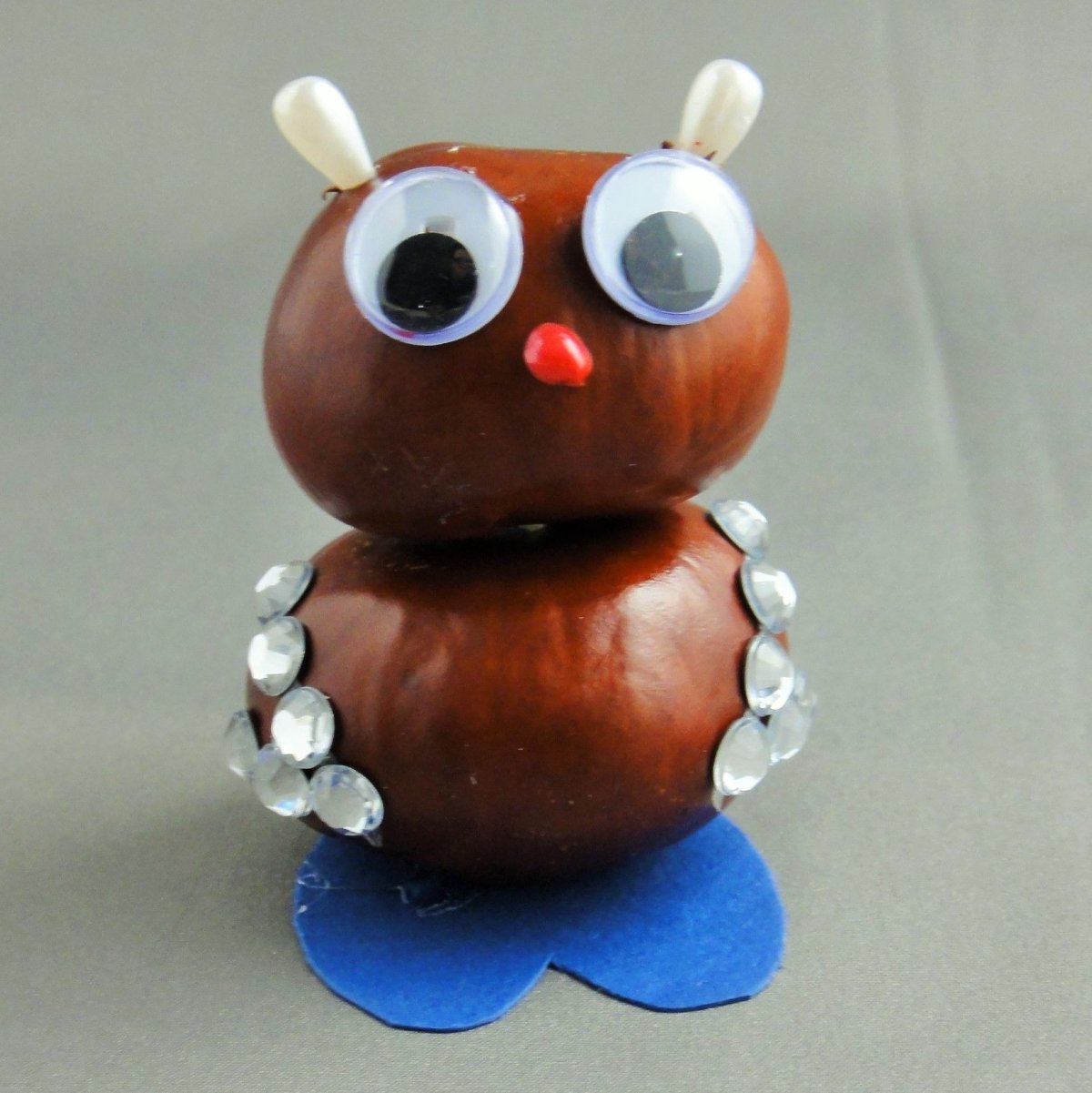 Сова из каштанов
