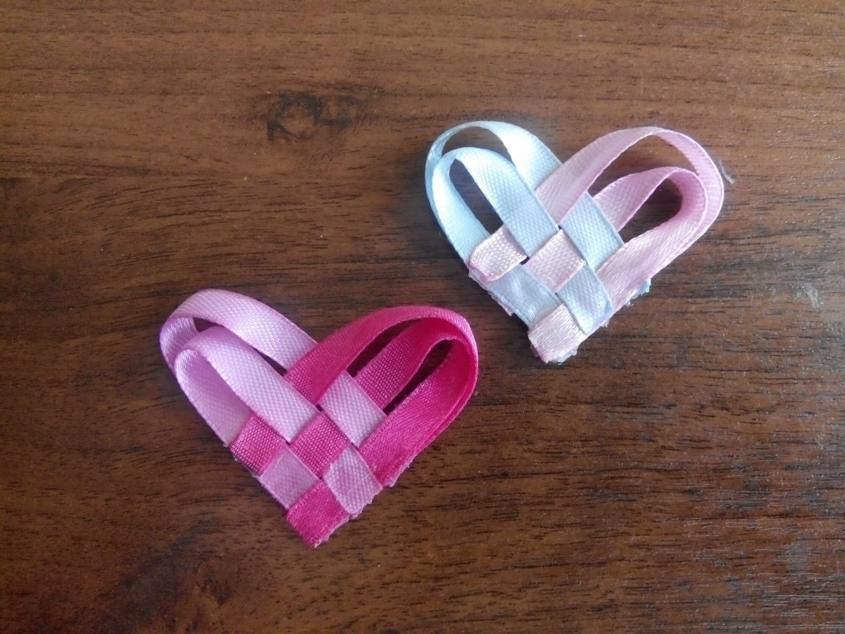 Сердце из атласных лент