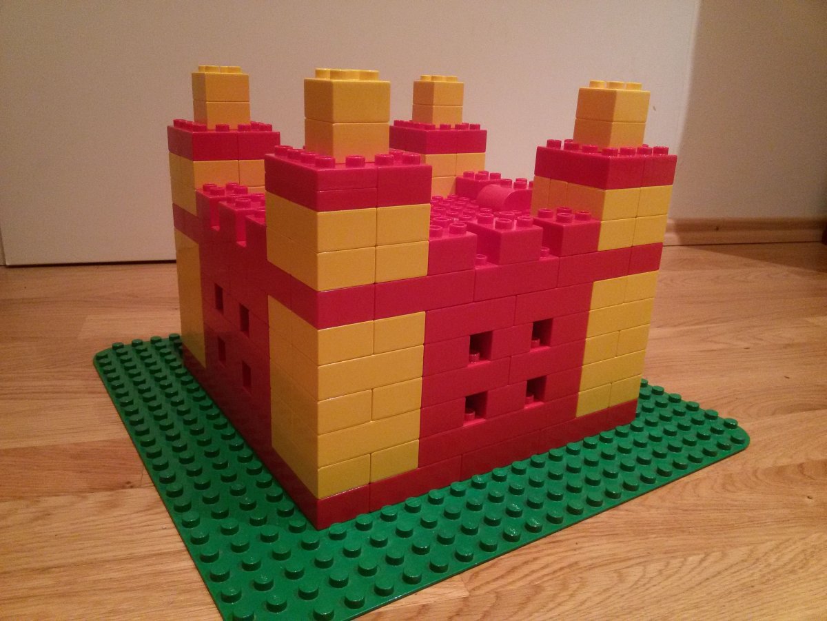 Замок из LEGO Duplo