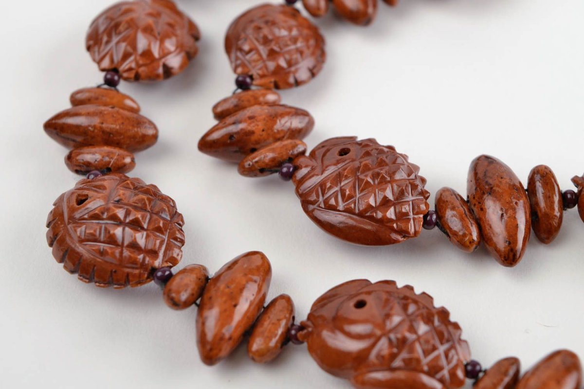Украшения из косточек персика