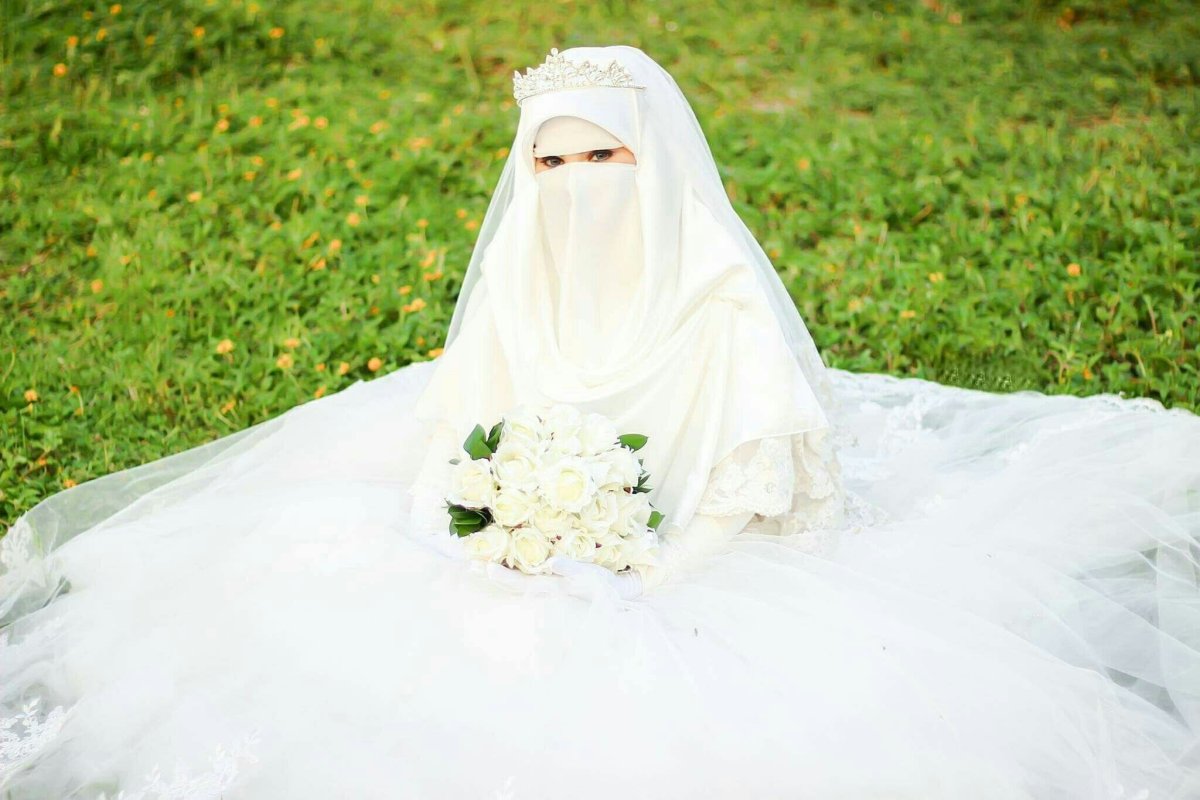 Мусульманские невесты в свадебных платьях