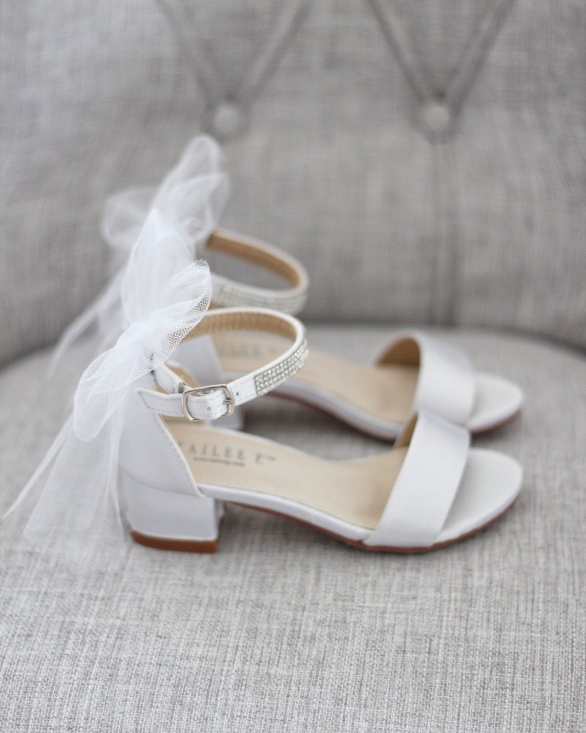 Свадебные босоножки на низком каблуке