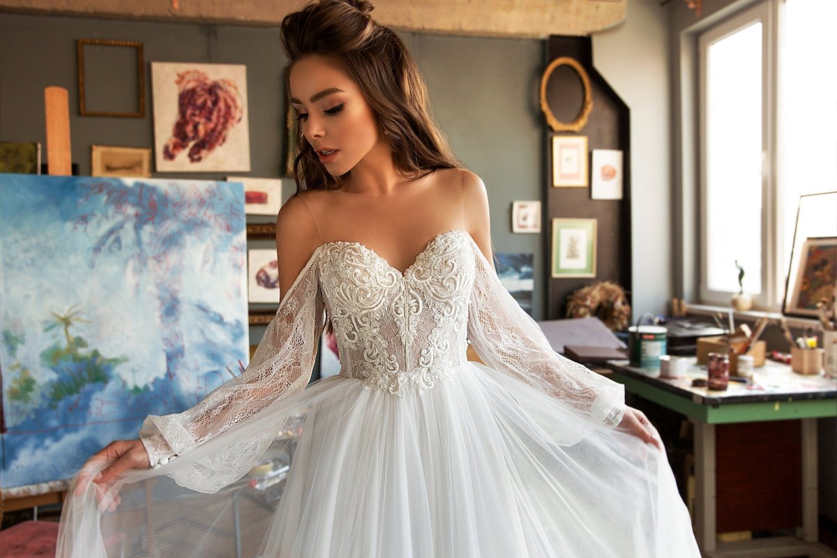 Свадебное платье с широкими рукавами