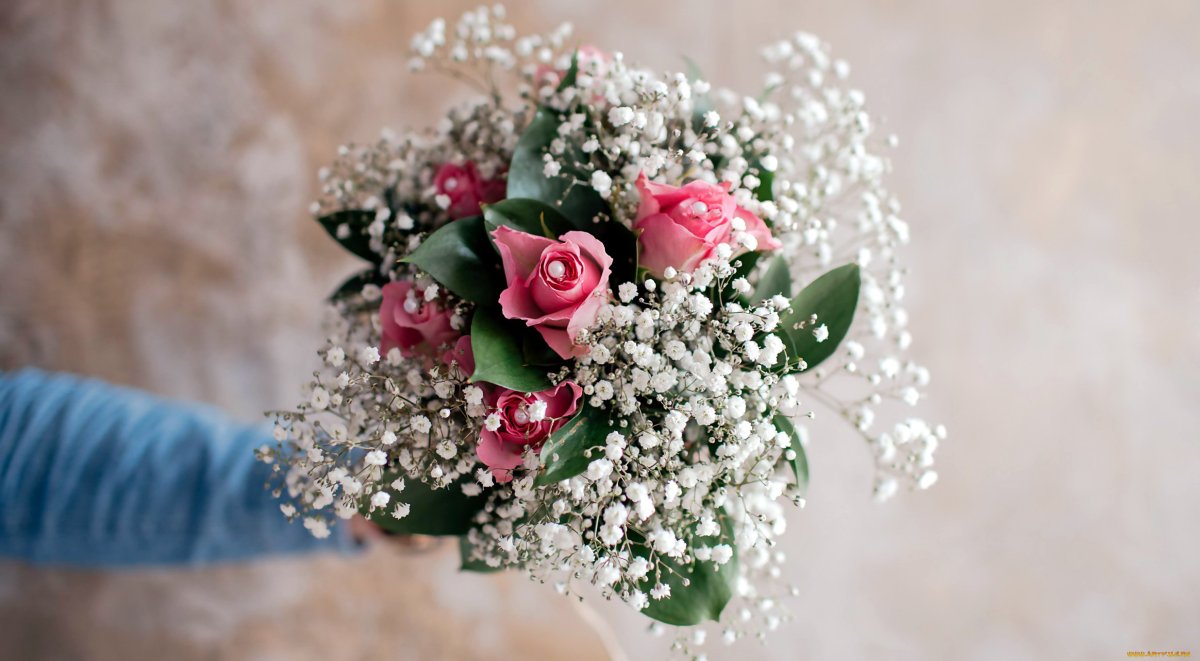 Букет невесты кустовые розы и гипсофила