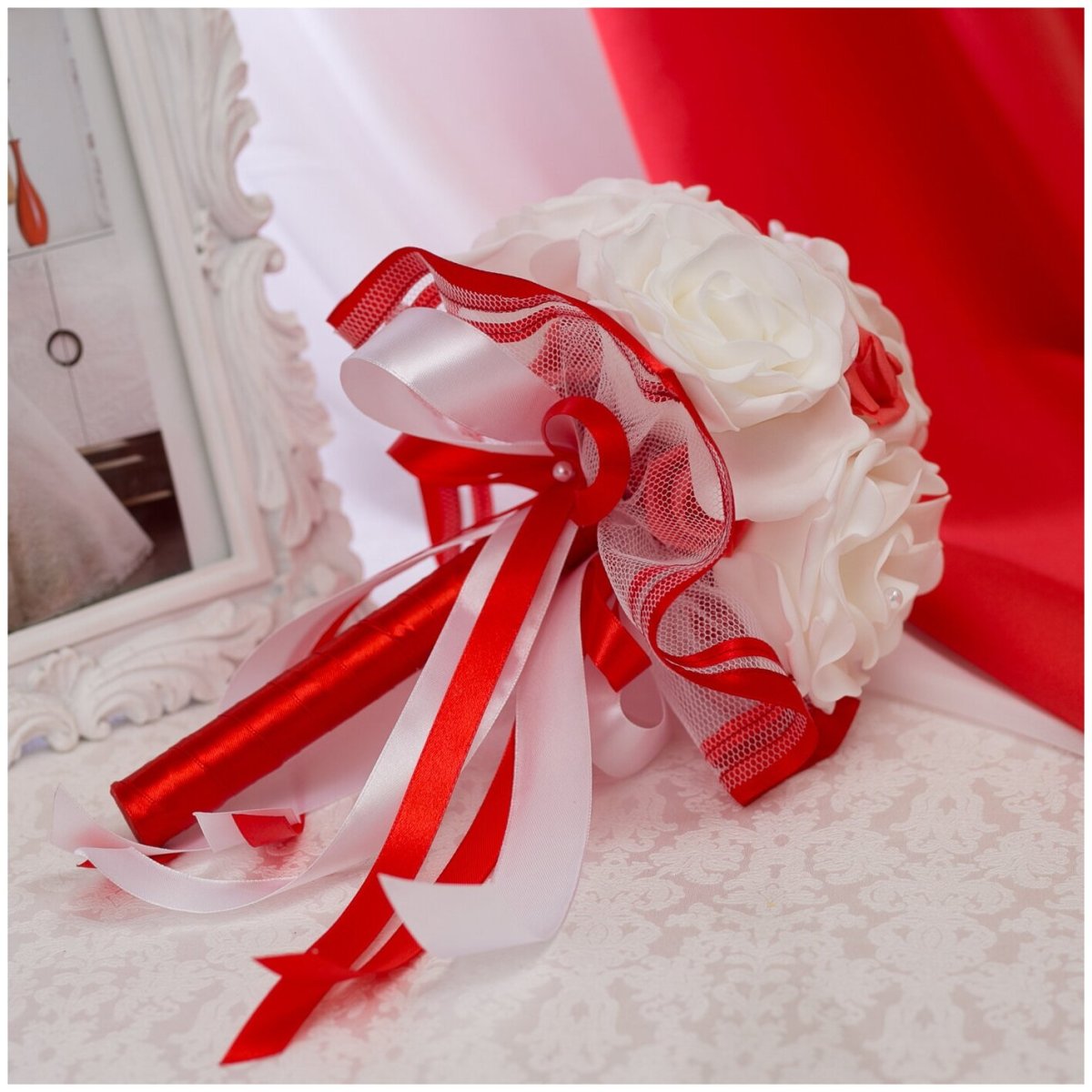Букет невесты с красной лентой