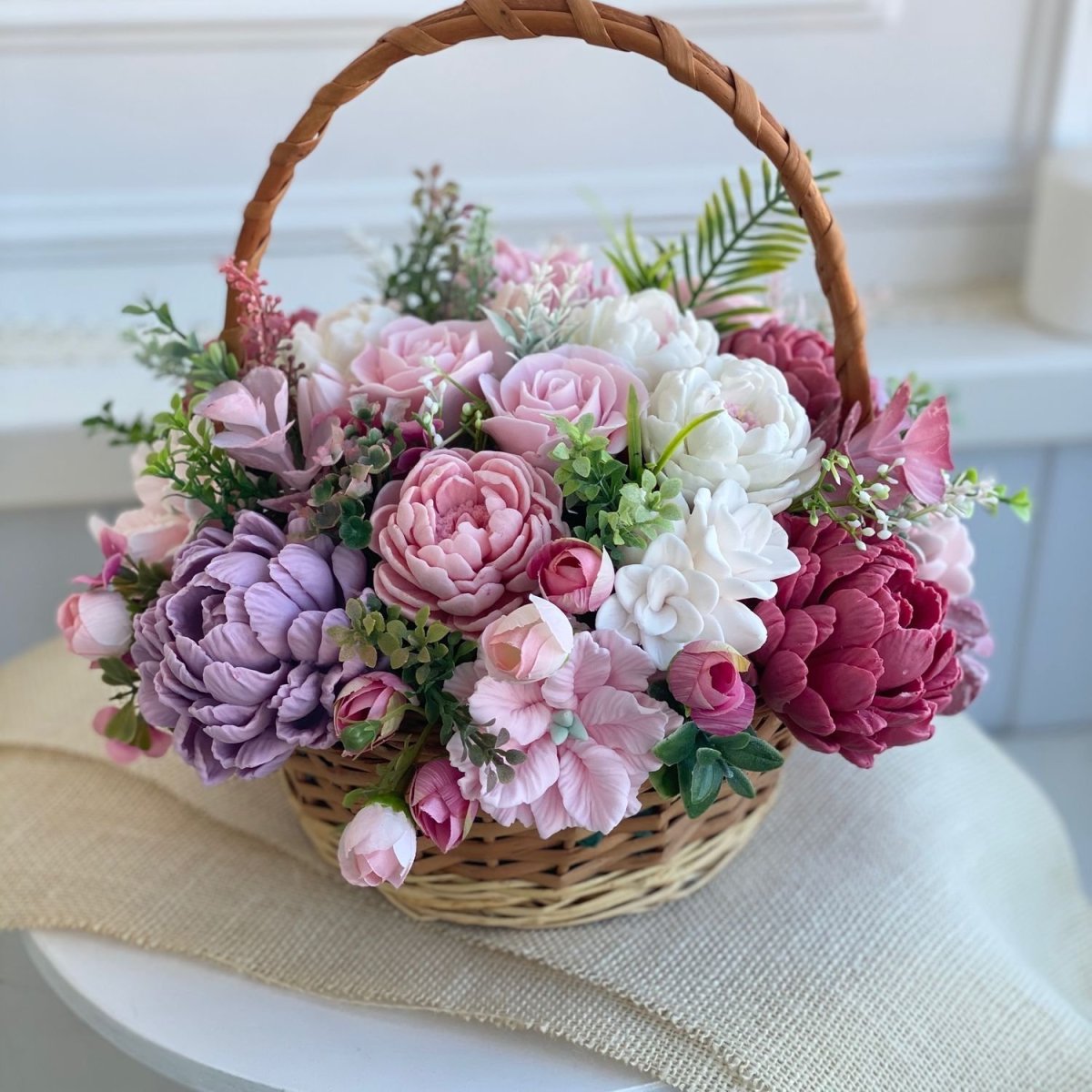 Мыльные цветы в корзине