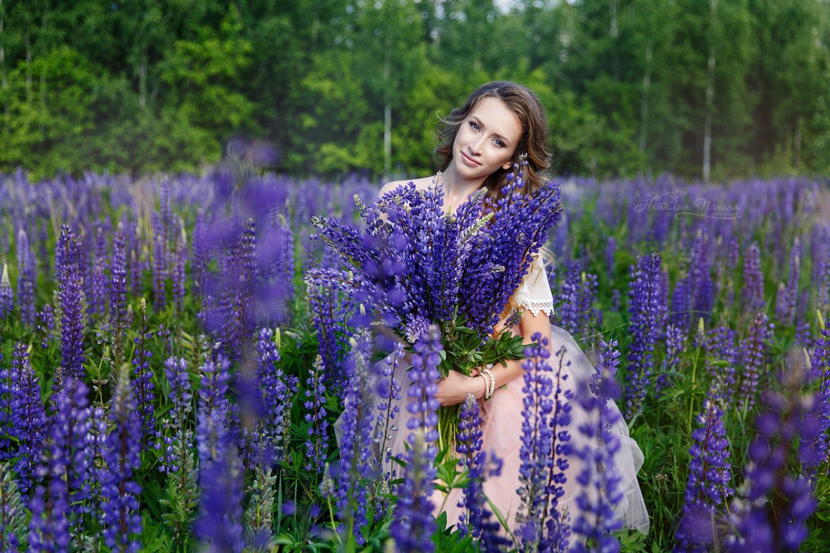Фотосессия в люпинах