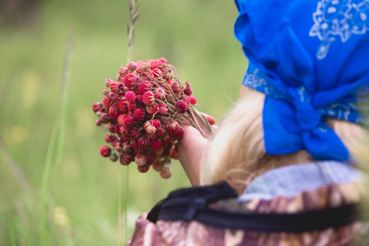 Луг, запах смородины. Ты стоишь и успокаиваешься