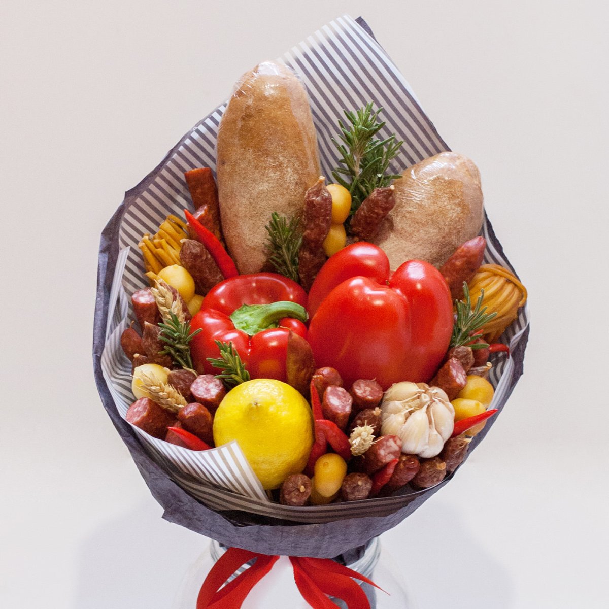 Мужской букет с перцем и колбасками
