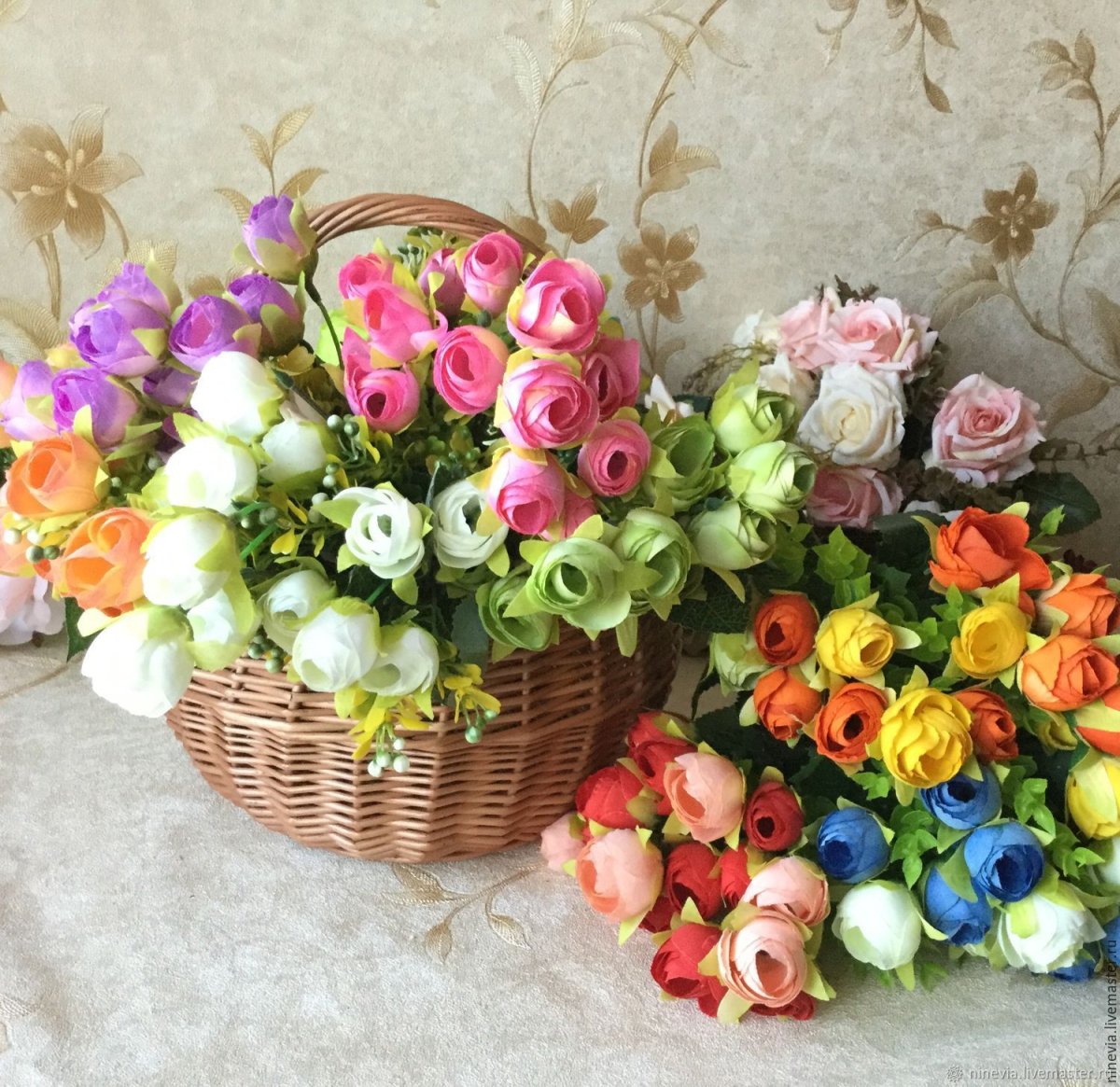 Изделия из маленьких розочек искусств