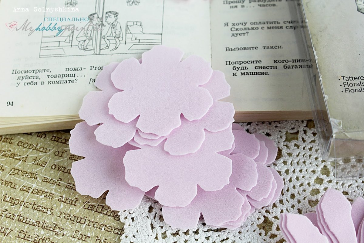 Розы из фоамирана для скрапбукинга