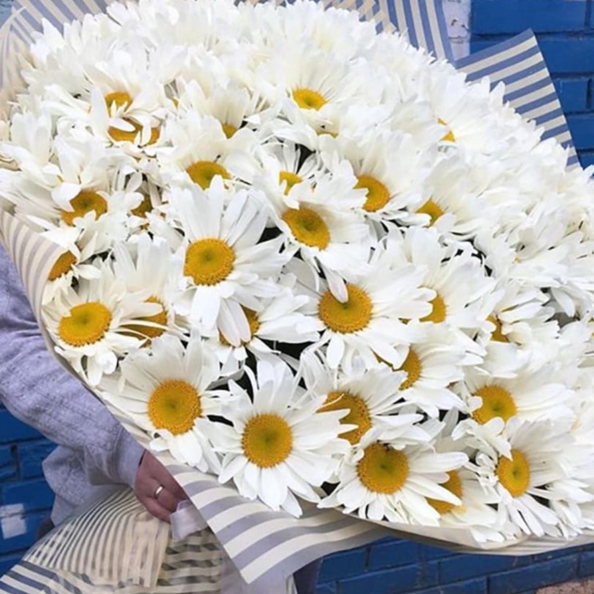 Оригинальный букет ромашек
