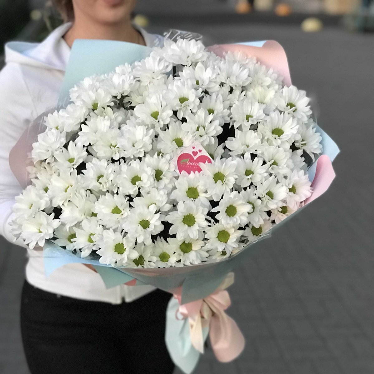 Букет из ромашковидных хризантем